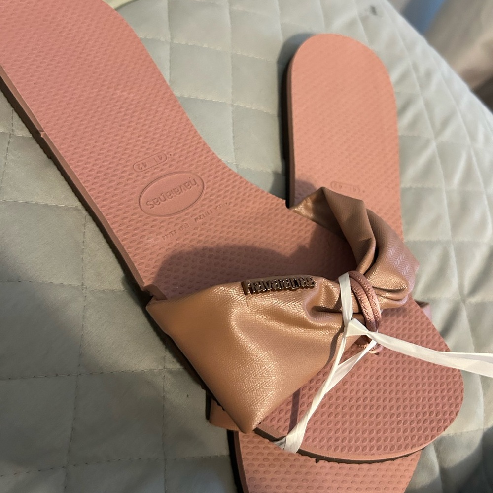 Havaianas Women's Sandals in Pink with Bow Accent